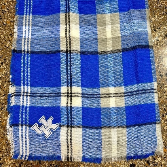 ZOOZATZ, WOMENS, NWOT, UNIVERSITY OF KENTUCKY, FRINGED BLANKET SCARF. - Picture 3 of 5
